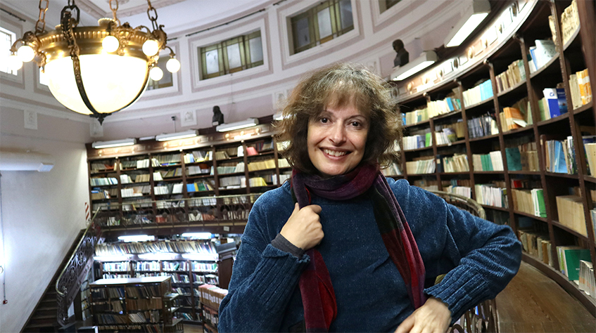 Susana comenzó su trayectoria en la Biblioteca en 1979 en el servicio de atención al público. Años más tarde como Vicedirectora de la BFA estuvo a cargo de los procesos técnicos hasta la actualidad.