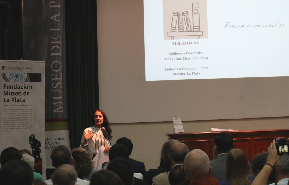 En el marco de la entrega del Premio Lahille 2023 la Biblioteca Florentino Ameghino fue distinguida por la difusión y promoción de las Ciencias Naturales.